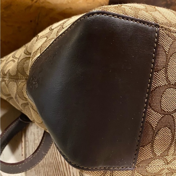 Coach Signature Bag - Picture 3 of 12